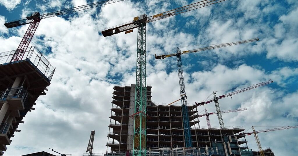 Equipamentos para obras residenciais TopLoc em Oliveira-MG